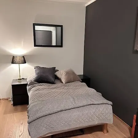 Modern Flat Overlooking Apartment *