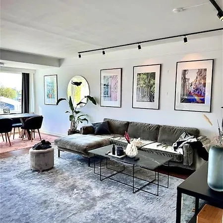 Apartment Modern Flat Overlooking *