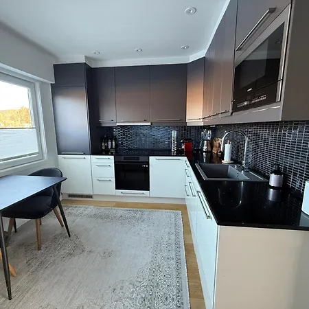 Modern Flat Overlooking شقة *