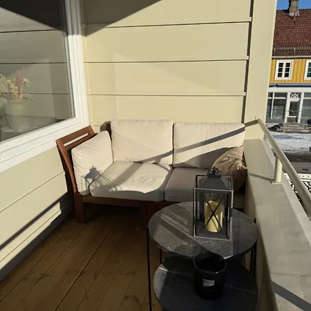 Modern Flat Overlooking شقة *