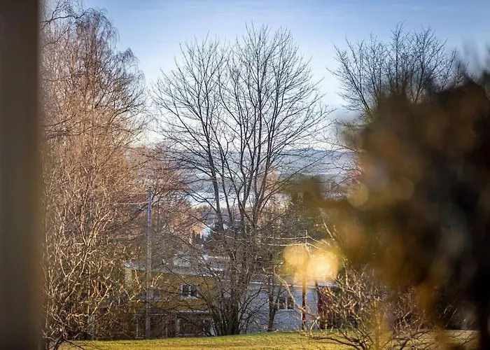 Modern Flat Overlooking Apartment *