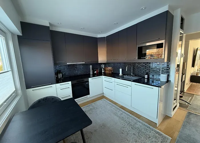 Modern Flat Overlooking Apartment *