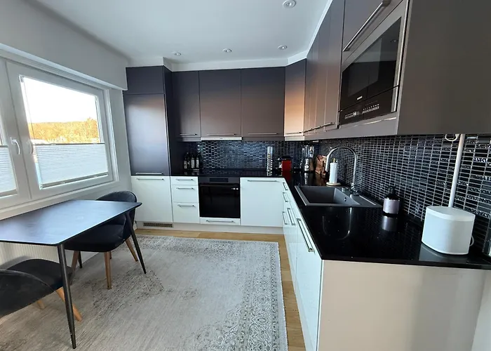 Modern Flat Overlooking Apartment *