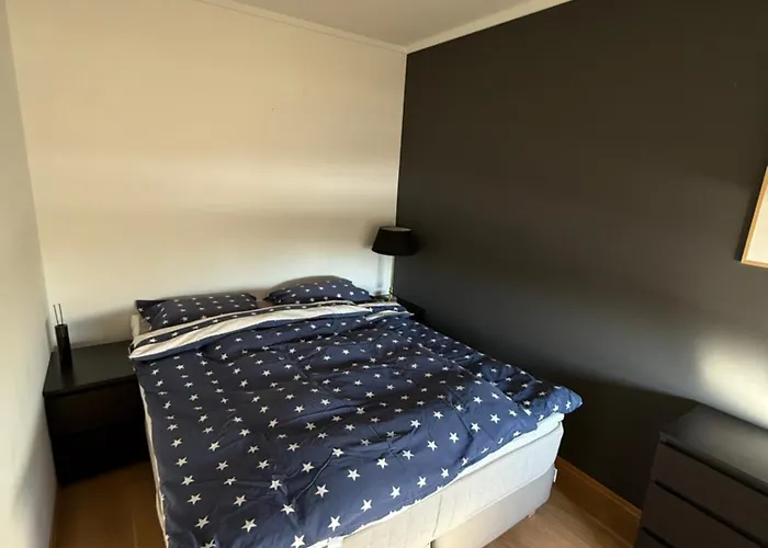 Modern Flat Overlooking Apartment *